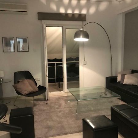 Renovated Minimal Apartment Next To Metro Ateny Zewnętrze zdjęcie