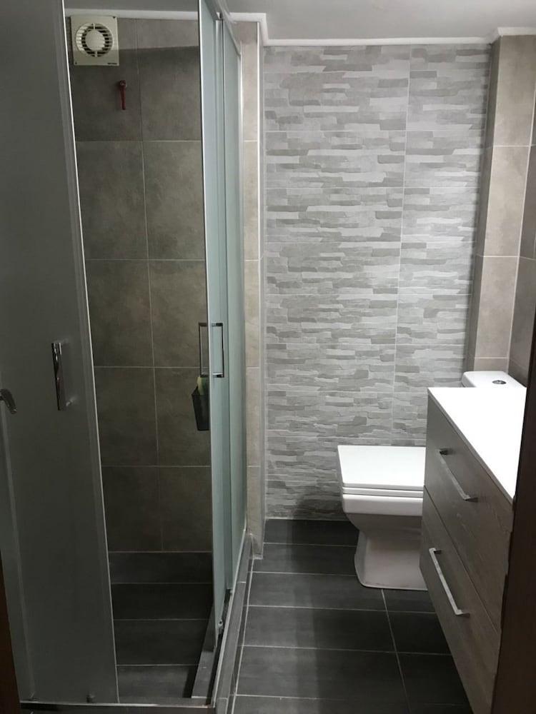 Renovated Minimal Apartment Next To Metro Ateny Zewnętrze zdjęcie
