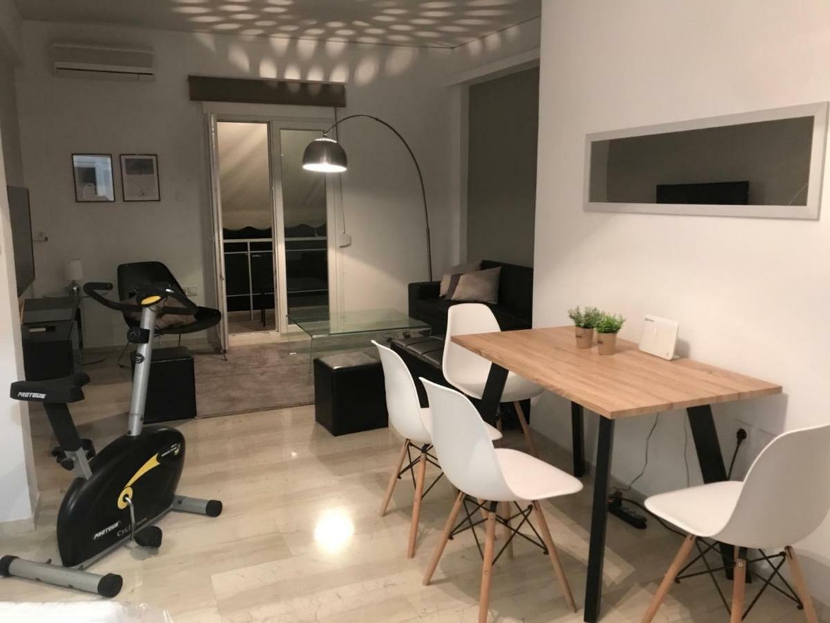 Renovated Minimal Apartment Next To Metro Ateny Zewnętrze zdjęcie