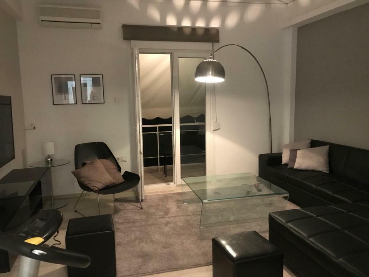 Renovated Minimal Apartment Next To Metro Ateny Zewnętrze zdjęcie
