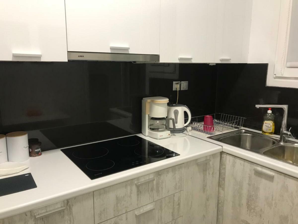Renovated Minimal Apartment Next To Metro Ateny Zewnętrze zdjęcie