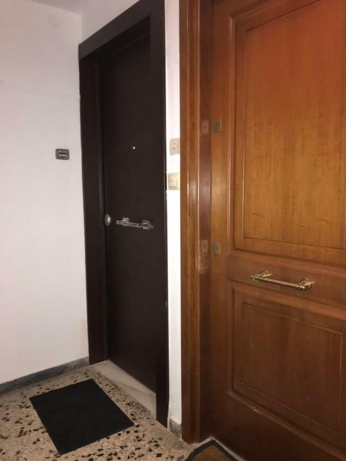 Renovated Minimal Apartment Next To Metro Ateny Zewnętrze zdjęcie