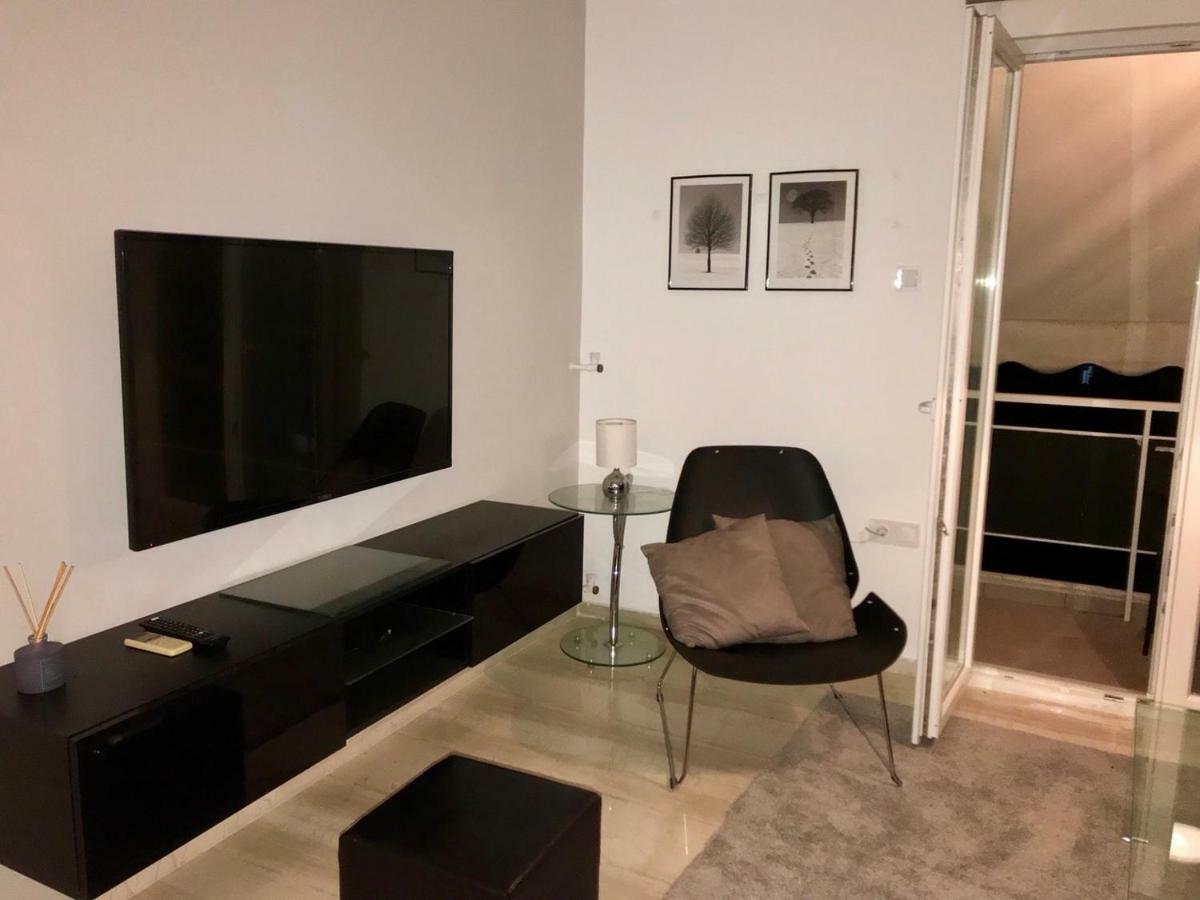 Renovated Minimal Apartment Next To Metro Ateny Zewnętrze zdjęcie