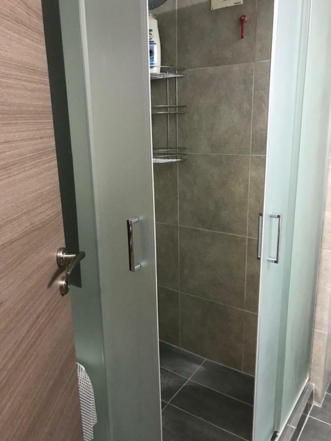 Renovated Minimal Apartment Next To Metro Ateny Zewnętrze zdjęcie