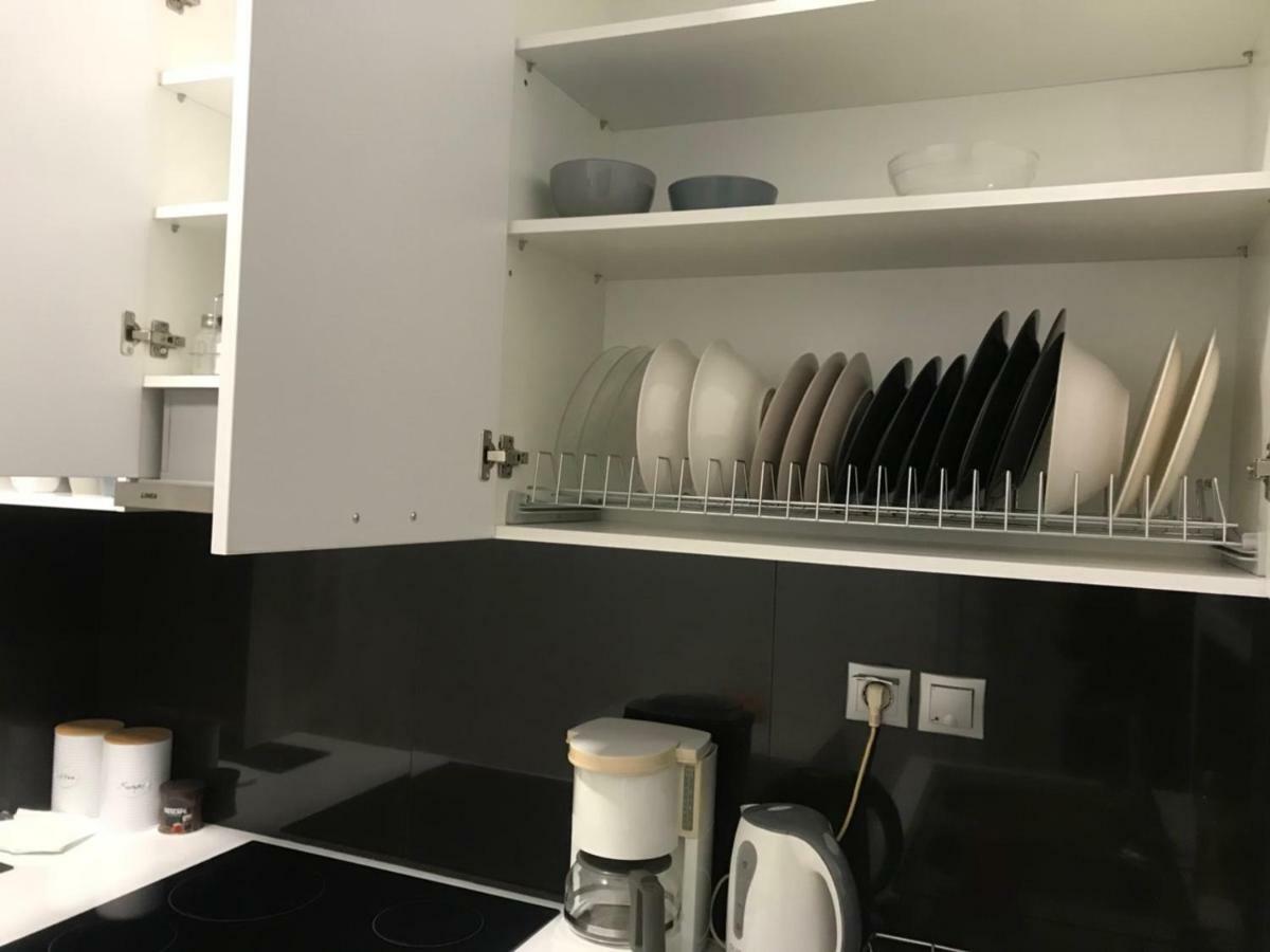 Renovated Minimal Apartment Next To Metro Ateny Zewnętrze zdjęcie