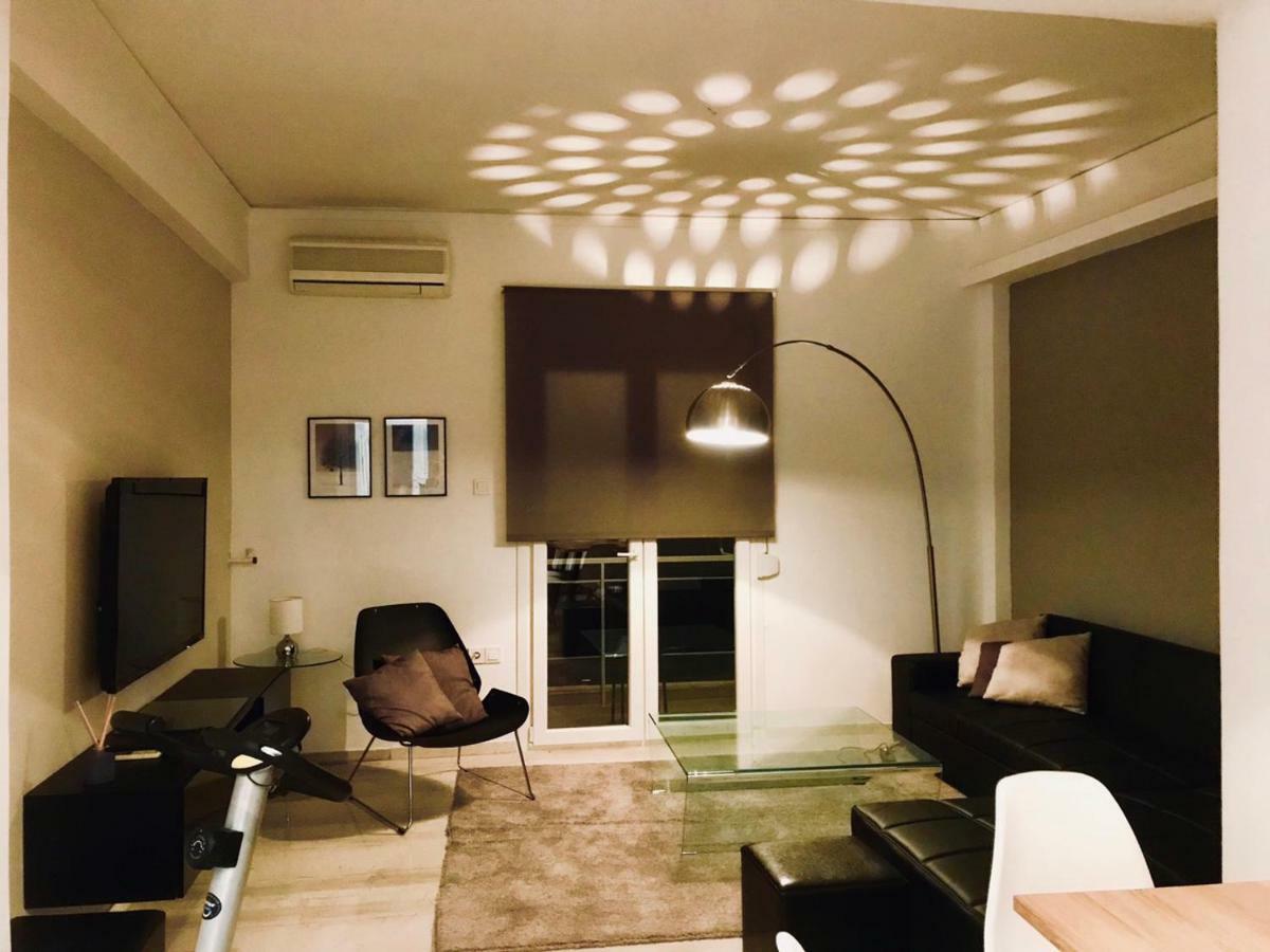 Renovated Minimal Apartment Next To Metro Ateny Zewnętrze zdjęcie