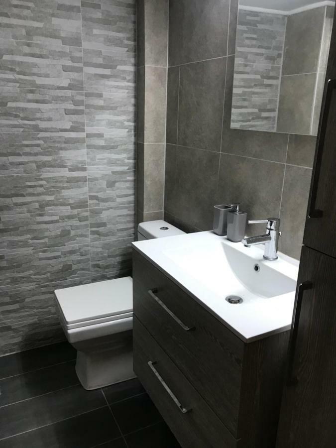 Renovated Minimal Apartment Next To Metro Ateny Zewnętrze zdjęcie